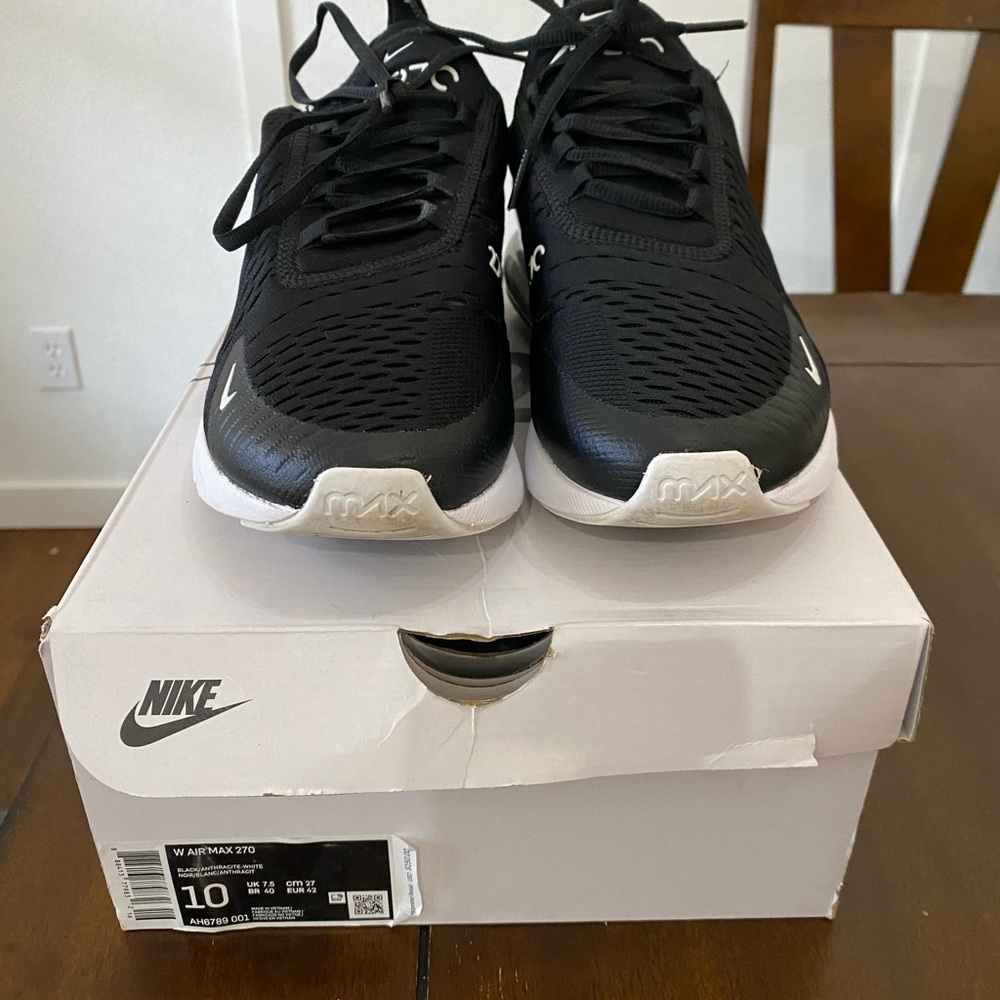 Women’s Air Max 270 Size 10